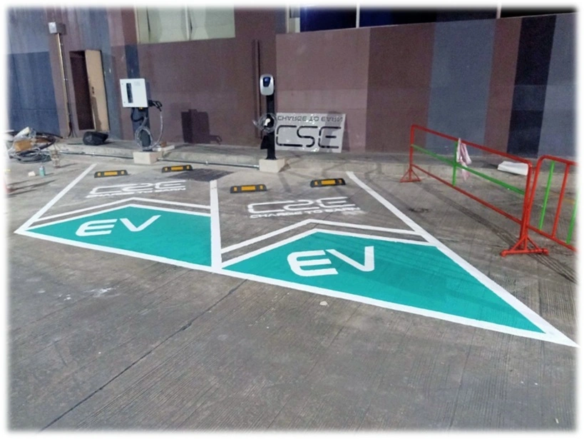 ช่างไฟฟ้ามืออาชีพติดตั้ง EV Charger